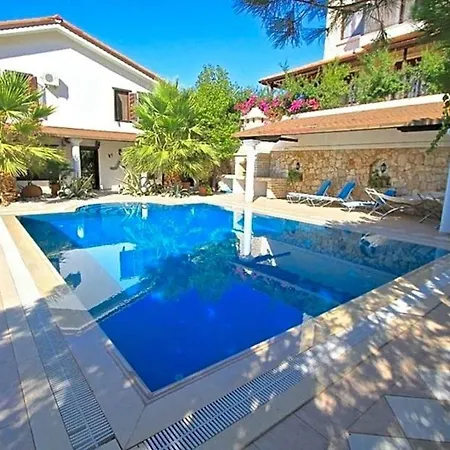 Sleeps 6 Pool Air Con Wifi *