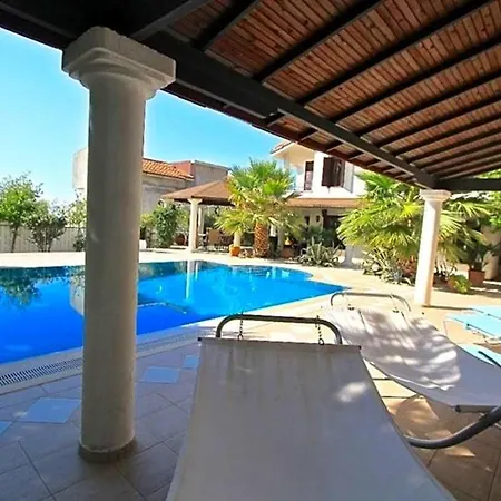 빌라 Sleeps 6 Pool Air Con Wifi 칼칸