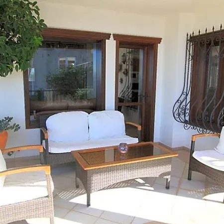 Sleeps 6 Pool Air Con Wifi *