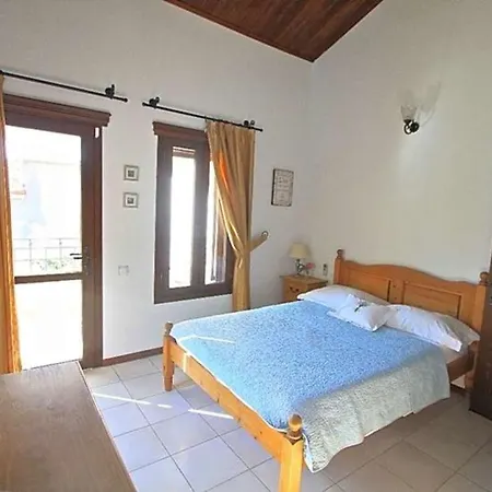 Sleeps 6 Pool Air Con Wifi