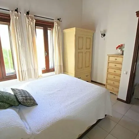 Sleeps 6 Pool Air Con Wifi 칼칸