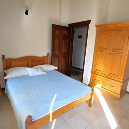 Sleeps 6 Pool Air Con Wifi 别墅 *